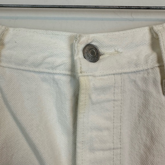 501 Levi's Frayed Denim Shorts- White - Picture 9 of 9